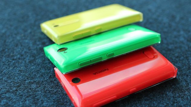 Nokia anuncia nova linha Asha com WhatsApp e muitas cores