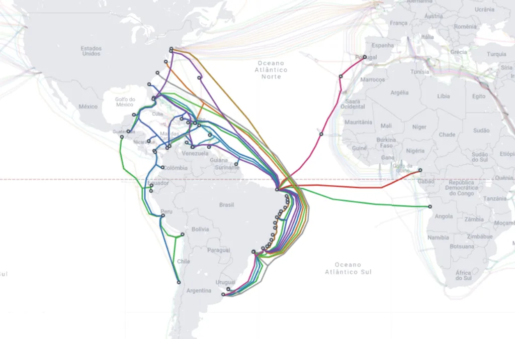 Cabos submarinos são responsáveis pelo tráfego de dados entre diversos locais do planeta (Imagem: Captura de tela/Submarine Cable Map)