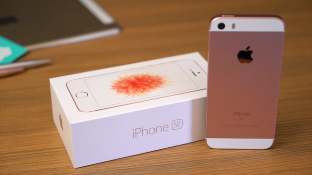Apple deve lançar o iPhone SE 2 com carregamento sem fio na WWDC