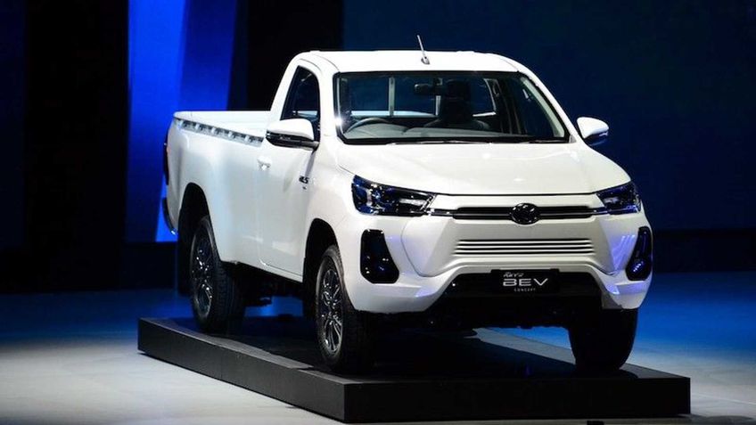Toyota Hilux Revo BEV Concept
