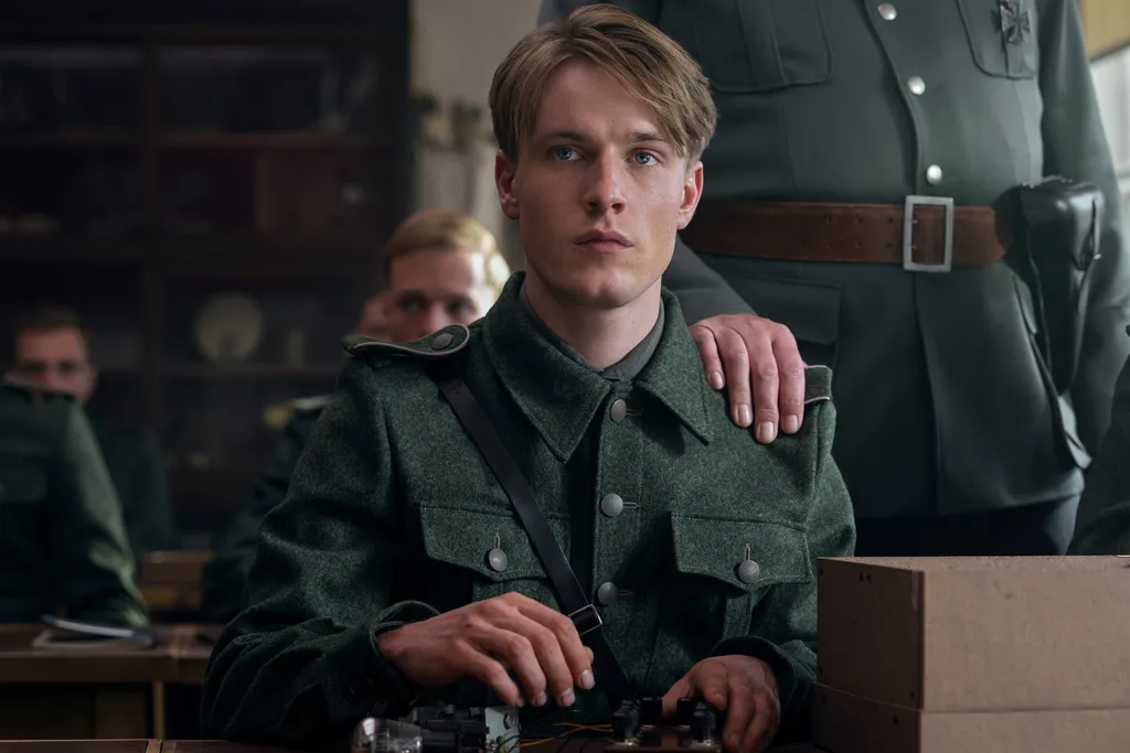 Toda Luz Que Não Podemos Ver contará a história de dois jovens que se cruzam durante a Segunda Guerra Mundial.(Imagem:Reprodução/Netflix)