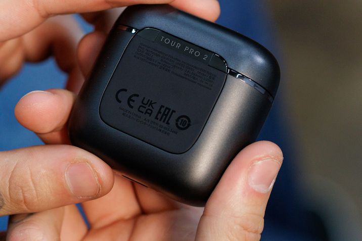 JBL Tour Pro 2 fones traseira