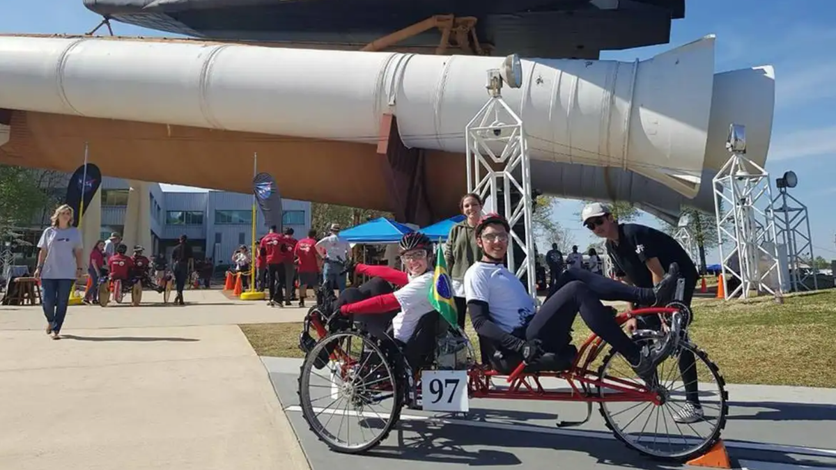 Equipe da UFF representa Brasil em competição no Canadá com rover espacial