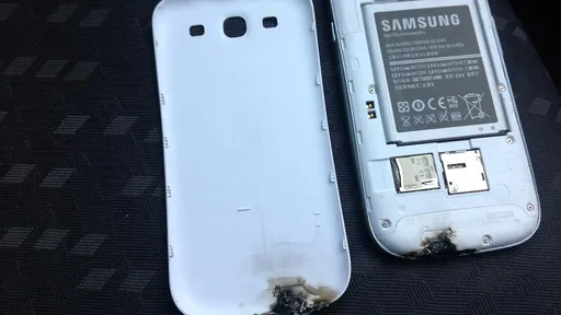 Usuário do Galaxy S III afirma que o smartphone explodiu em seu carro