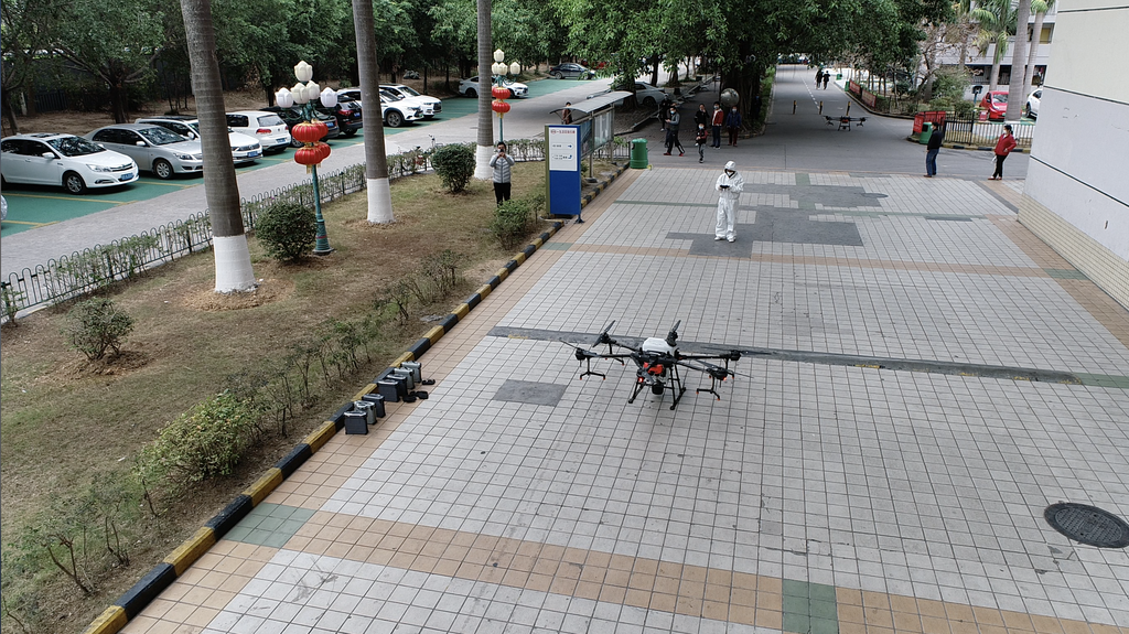 Para conter proliferação do novo coronavírus, drones auxiliam na limpeza de ruas chineses (Foto: Divulgação/ DJI)