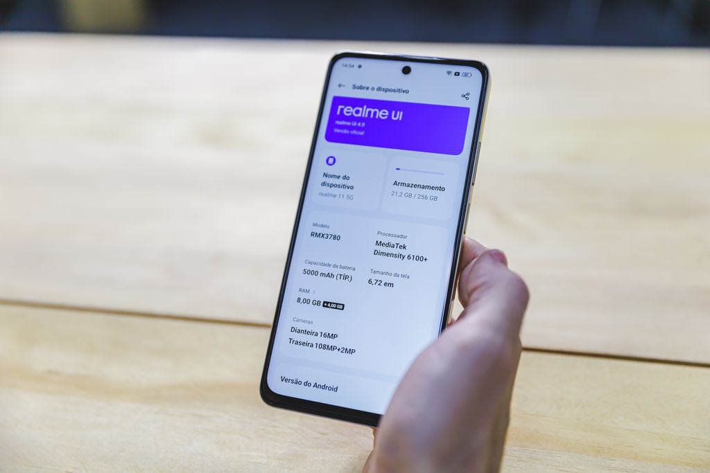 Detalhes técnicos do Realme 11 5G (Imagem: Brenno Barreira/Canaltech)