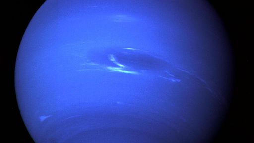 Tempestade gigante em Netuno mudou de direção — e agora ela tem uma "colega"
