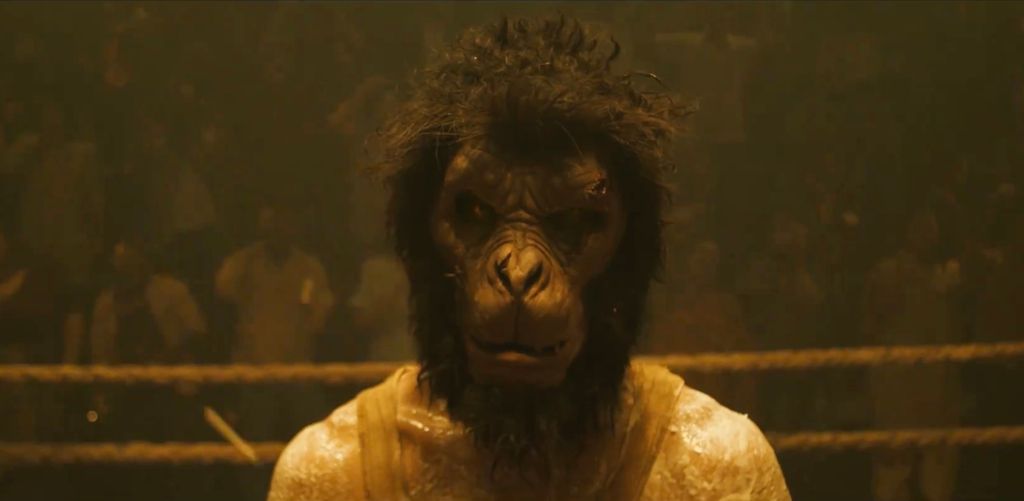 O Homem Macaco já pegou o tom e estourou na escuridão (Imagem: Diamond Films)