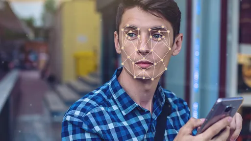 Software de reconhecimento facial da Amazon agora identifica emoções