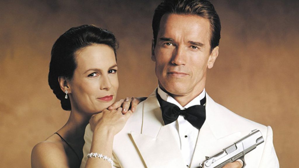 Jamie Lee Curtis e Arnold Schwarzenegger como o agente secreto Harry Tasker em True Lies, de 1994 (Imagem: Reprodução/20th Century Fox)