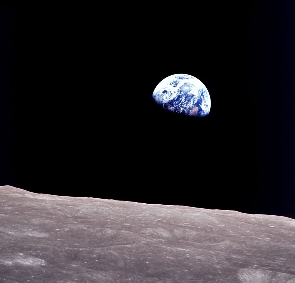 A foto da Terra feita durante a Apollo 8, conhecida como Earthrise (Imagem: Reprodução/NASA)
