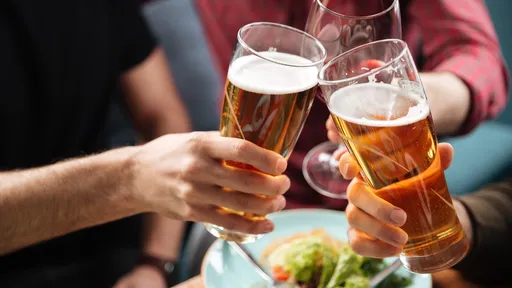 Consumo de álcool causou mais de 700 mil casos de câncer em 2020