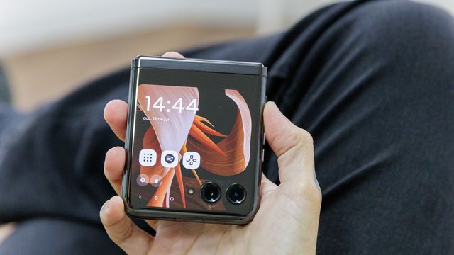 Review Motorola Razr 40 Ultra | O celular dobrável com tela externa útil