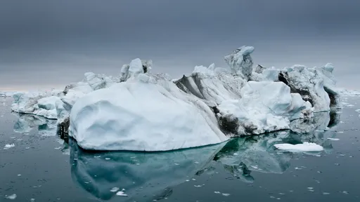 Manto de gelo na Groenlândia e Antártida vem derretendo em velocidade alarmante