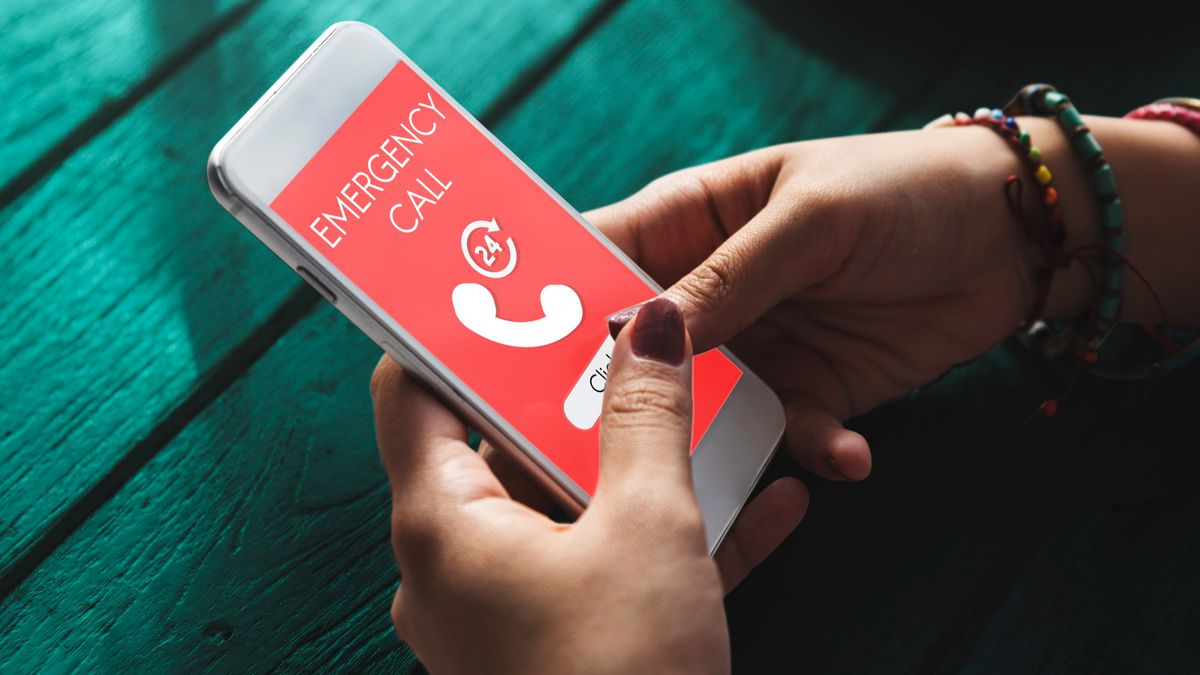 Pessoa morre após celular desatualizado não ligar para a emergência; entenda