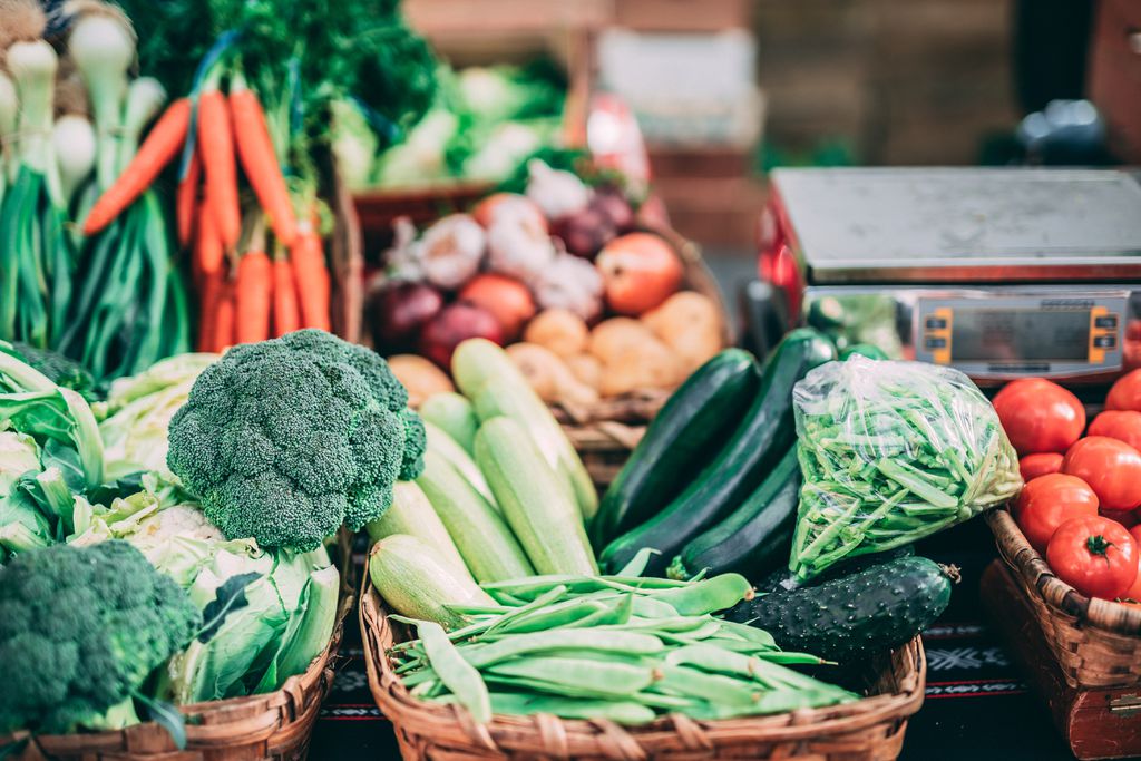 Em um cenário de catástrofe, alguns legumes e vegetais são melhores para cultivo por precisarem de menos espaço e produzirem mais — ervilhas, espinafre e beterraba são campeões (Imagem: Iñigo De la Maza/Unsplash)