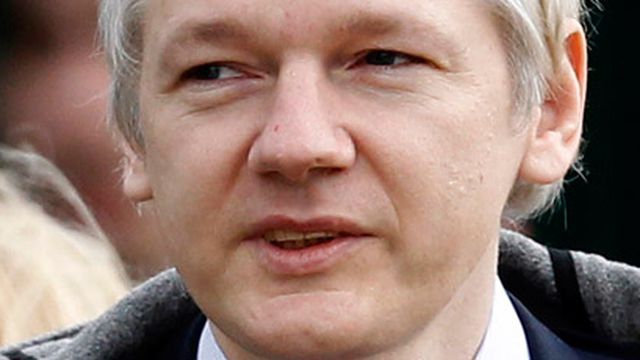 Assange diz que deve deixar a Embaixada do Equador dentro de um ano