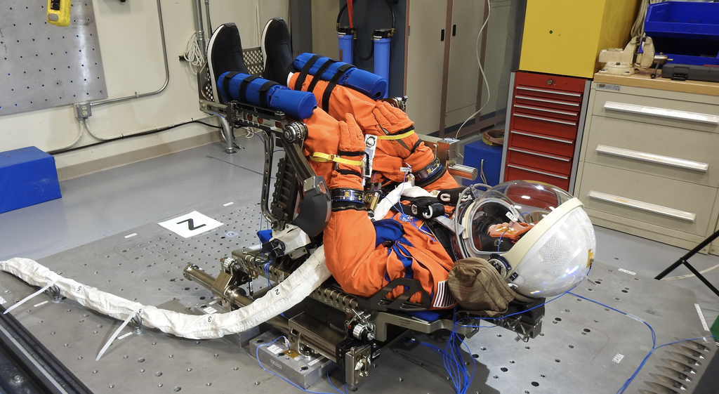 O manequim fornecerá dados importantes sobre o lançamento, a viagem e o retorno, que serão usados para aprimorar a proteção dos astronautas nas missões tripuladas (Imagem: Reprodução/NASA)
