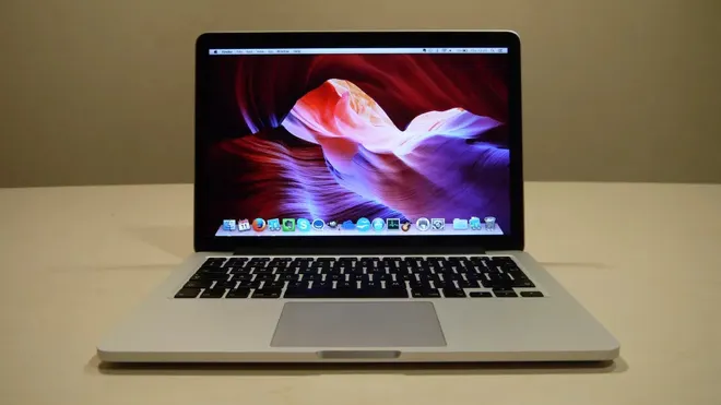 MacBook Pro de 13 polegadas foi um dos notebooks mais poderosos da Apple lançados em 2014 (Imagem: Reprodução/TechRadar)