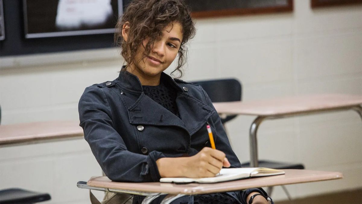 Zendaya preocupa fãs ao usar preto na turnê de Homem-Aranha: Um Novo Dia