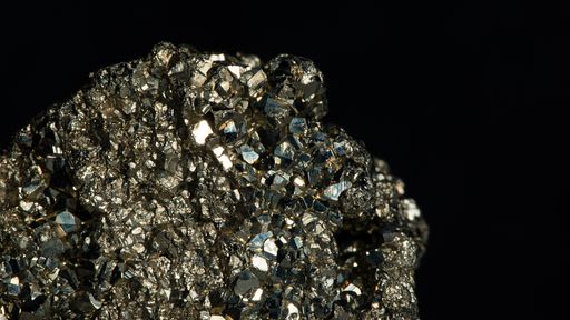 Cientistas descobrem ouro em pirita, mineral conhecido como "ouro de tolo"