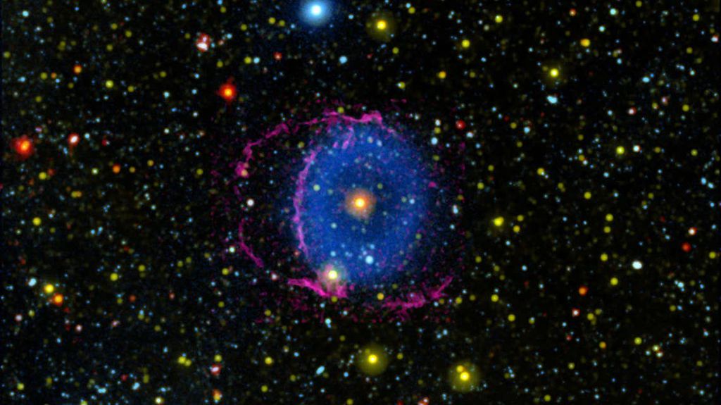 A estrela TYC 2597-735-1 e o disco que, neste ângulo, se assemelha a um "anel" (Imagem: Reprodução/NASA/JPL-Caltech/M. Seibert/K. Hoadley/GALEX Team)