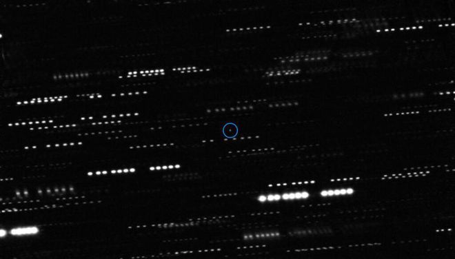 Esta imagem do Oumuamua foi criada combinando várias imagens do Very Large Telescope, do ESO e do Gemini South Telescope (Imagem: Reprodução/ESO/K. Meech)