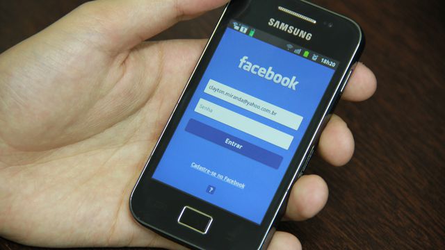 76,4% dos usuários do Facebook no Brasil acessam a rede social pelo app móvel