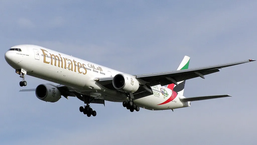 Boeing 777-300 pode carregar até 396 passageiros, dependendo da configuração (Imagem: Divulgação/Emirates)