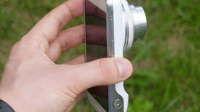 Samsung apresenta Galaxy S4 Zoom, mistura de smartphone com câmera