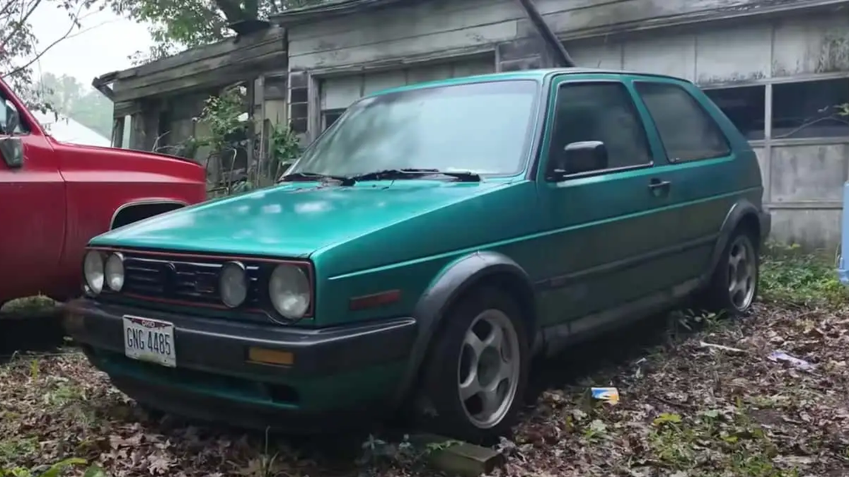 Golf GTI 1991 abandonado por anos é restaurado e viraliza no YouTube