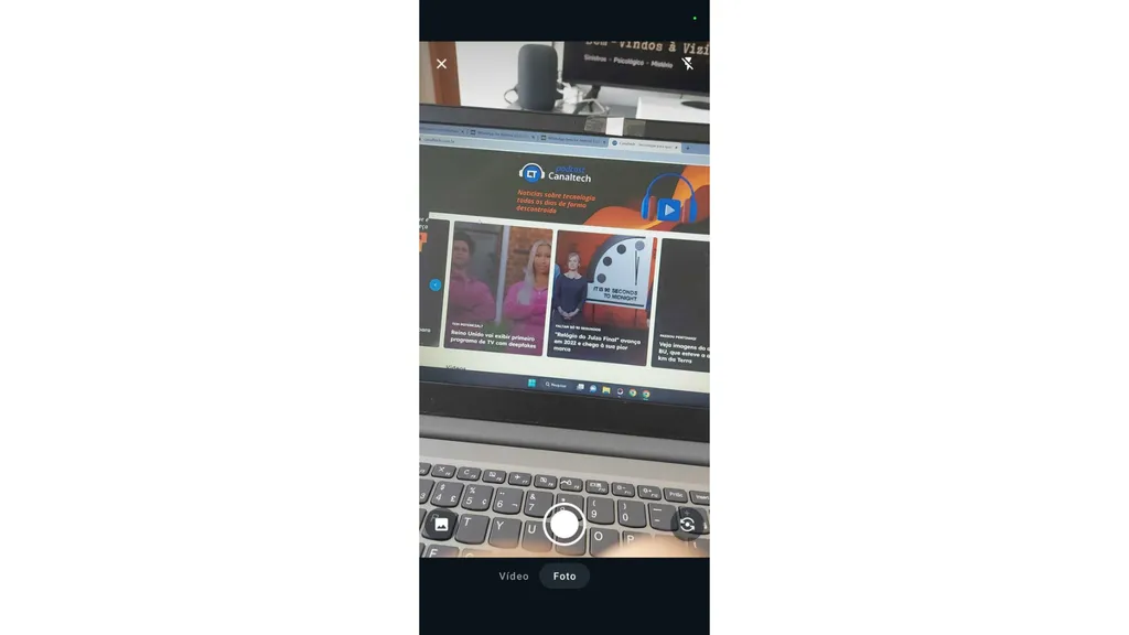 A nova interface da ferramenta de câmera separa o modo "Foto" do "Vídeo", permitindo gravar conteúdo sem precisar tocar na tela (Imagem: Reprodução/Canaltech)