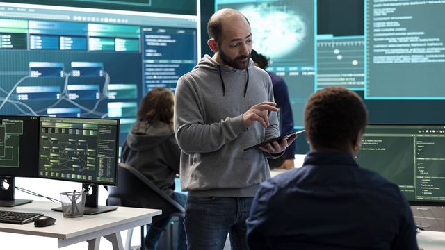 Reprodução/Freepik/DC Studio