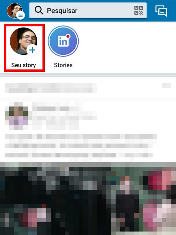 Abra o app do LinkedIn e clique no ícone "+" no item "Seu story" (Captura de tela: Matheus Bigogno)