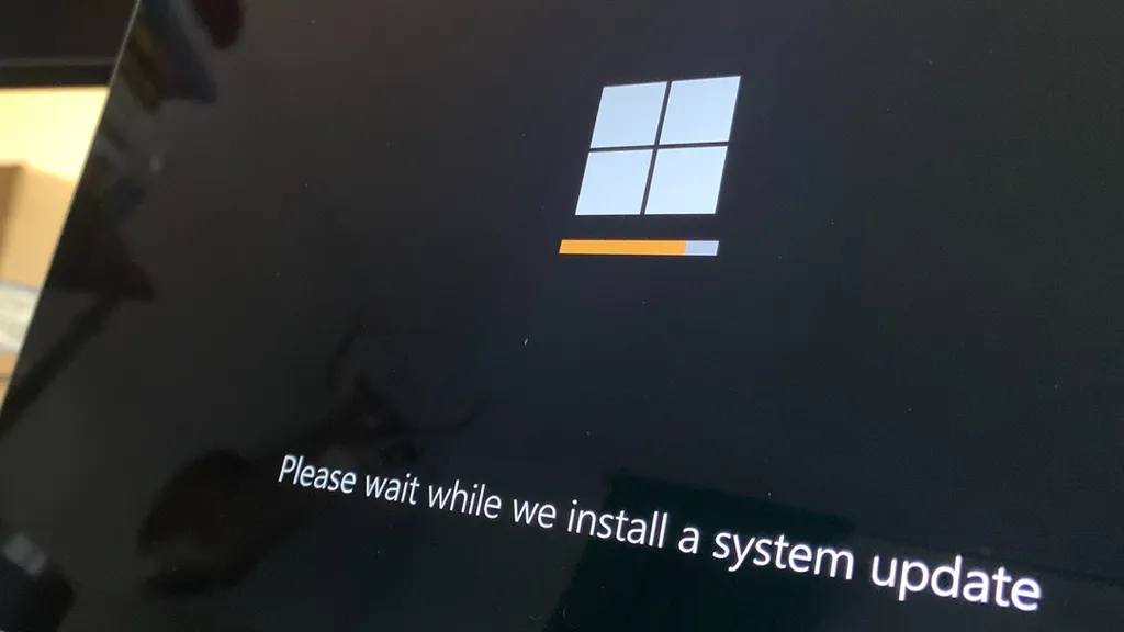 Usuários do Windows 10 21H2 são forçados a baixar a versão 22H2 (Imagem: Clint Patterson/Unsplash)