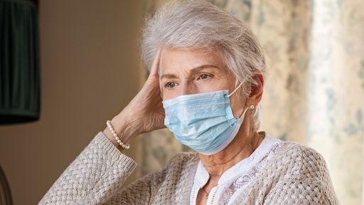 Nova técnica pode rejuvenescer células e deixar idosos mais resistentes à COVID
