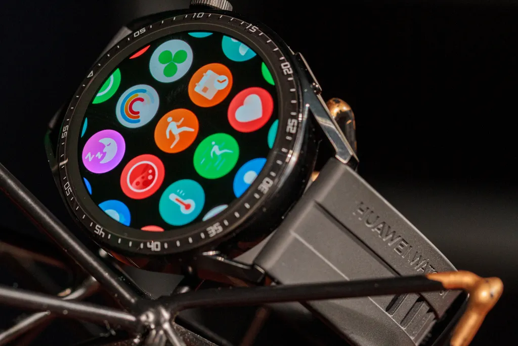 O Huawei GT 3 é um ótimo smartwatch, mas também perde no quesito limitação (Imagem: Ivo Meneghel Jr./Canaltech)