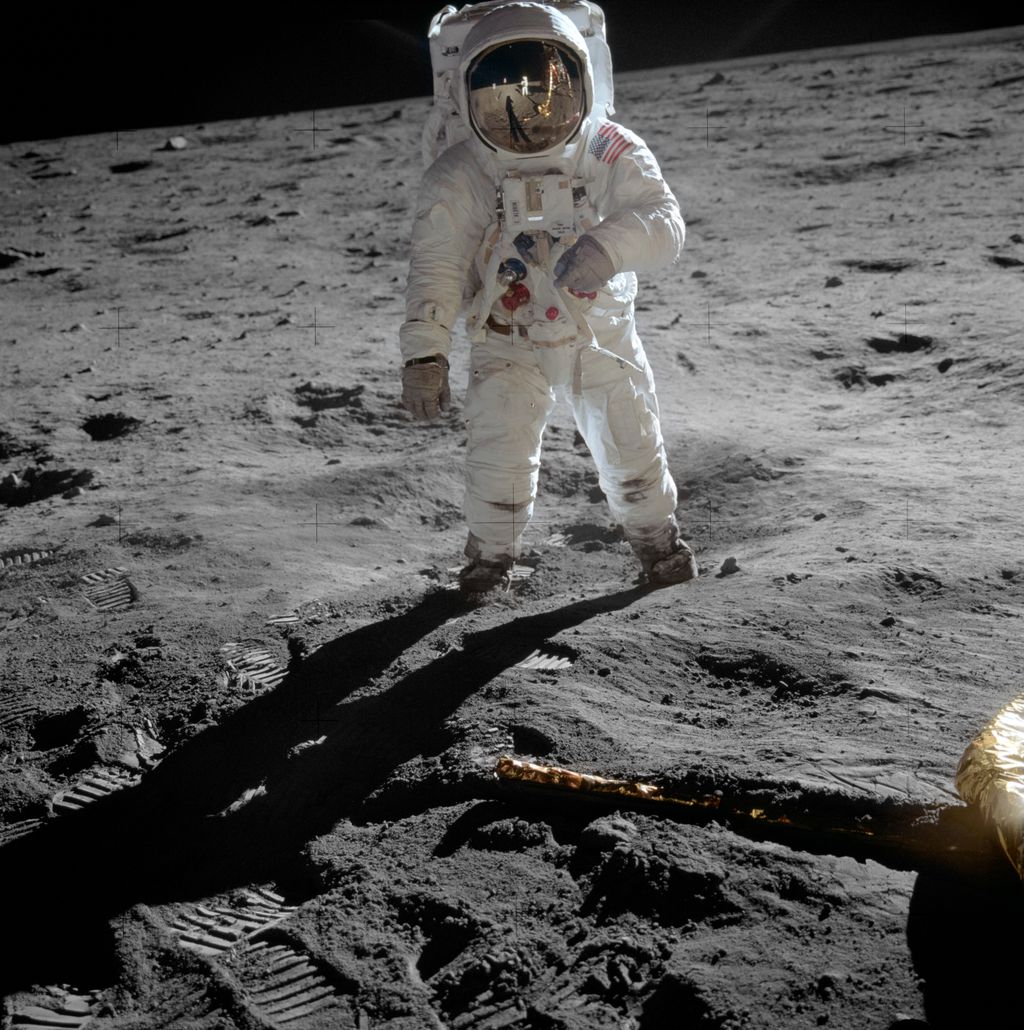 O pouso na Lua viria após uma voo cheio de complicações e improvisos. (Foto: reprodução/NASA).