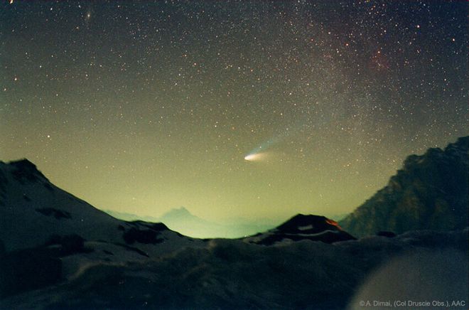 Passagem do cometa Hale-Bopp pela montanha Passo di Valparola(Imagem: Reprodução/A. Dimai, (Col Druscie Obs.), AAC)