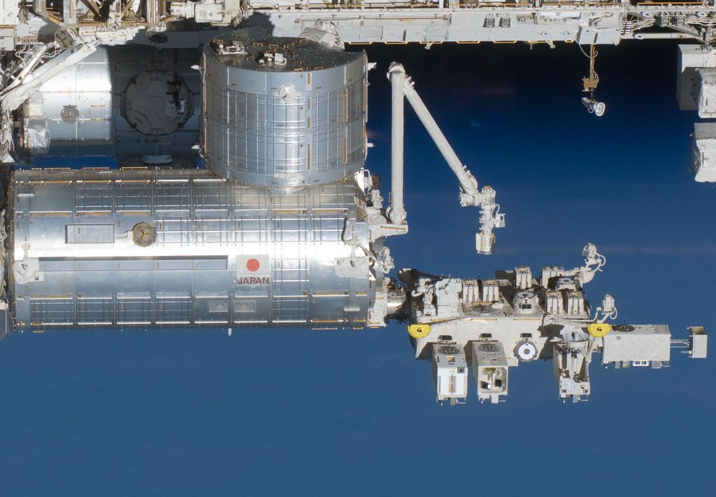 Módulo japonês Kibo na ISS. No lado externo, bactérias ficaram expostas por anos em teste de sobrevivência (Imagem: NASA)