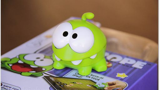 Cut the Rope extrapola limites do iPad e ganha boneco que interage com a tela