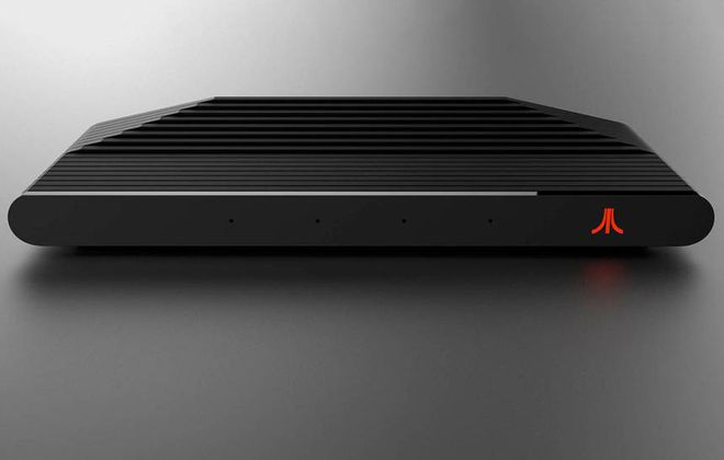 Ataribox com detalhes em vermelho (frontal)