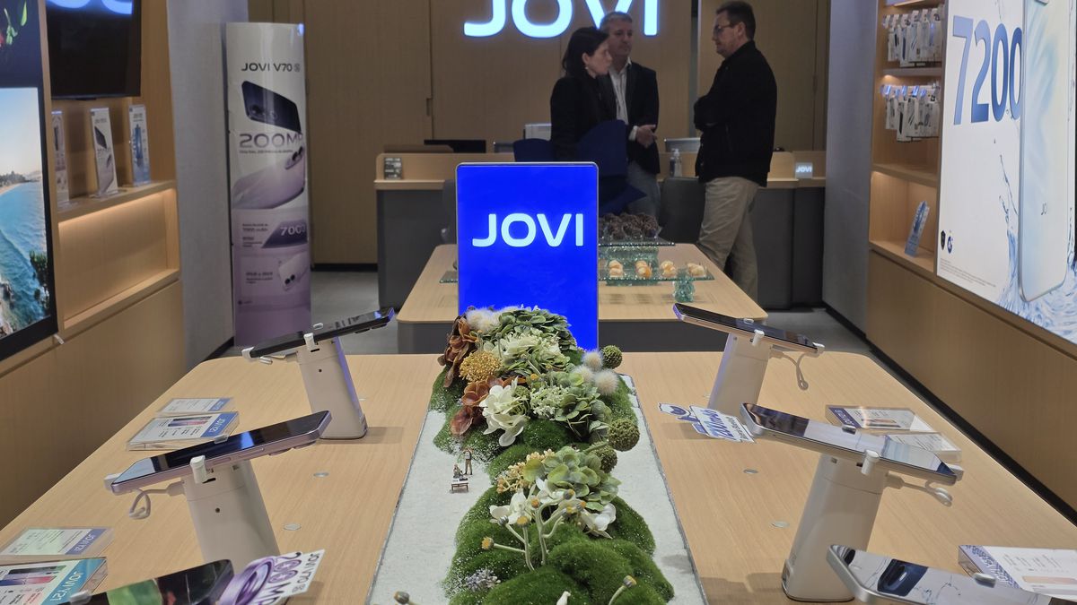 Jovi abre nova loja física no Brasil e aceita celular usado como pagamento