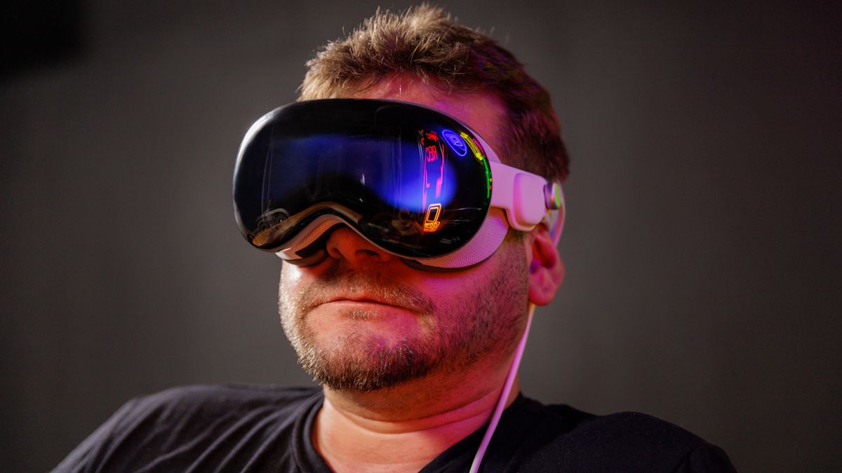 Novo CEO da Apple mata produto "amado por Tim Cook"; Vision Pro acabou, diz site