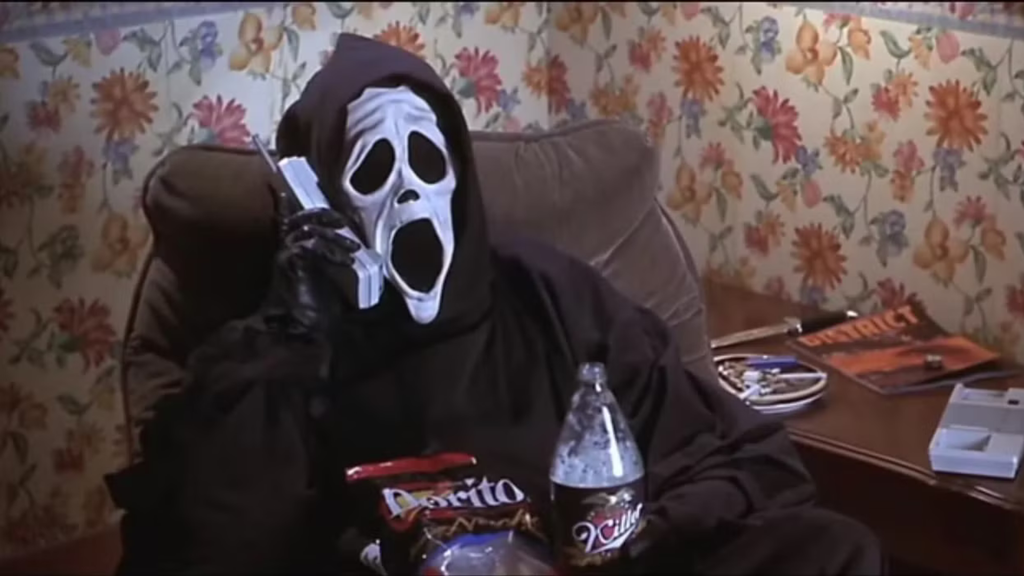 No primeiro Todo Mundo em Pânico, o vilão Ghostface fez bastante sucesso ao ser parodiado. (Imagem: Reprodução/Miramax)