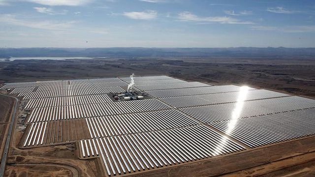 Primeira parte da maior usina de energia solar do mundo começa a funcionar