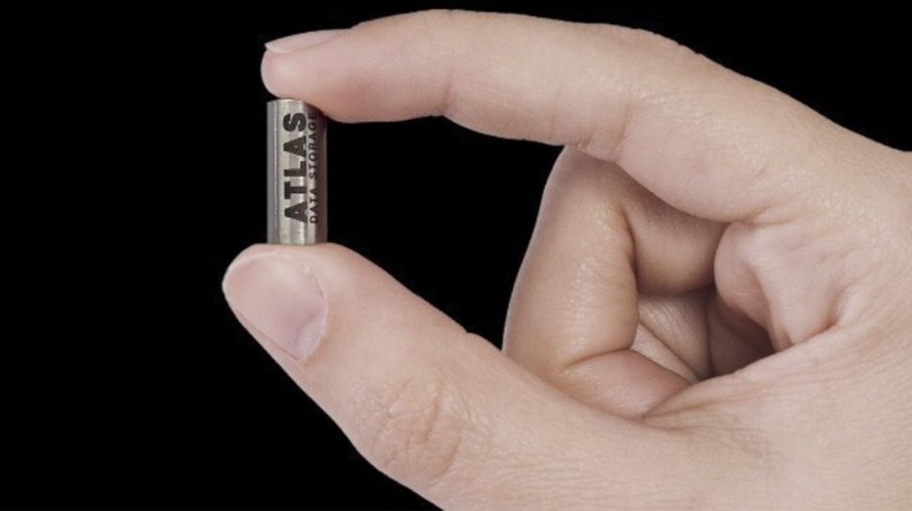 Uma cápsula do Eon 100, capaz de carregar muito mais dados que uma fita magnética e sem necessidade de refrescamento (Imagem: Atlas Data Storage/Divulgação)