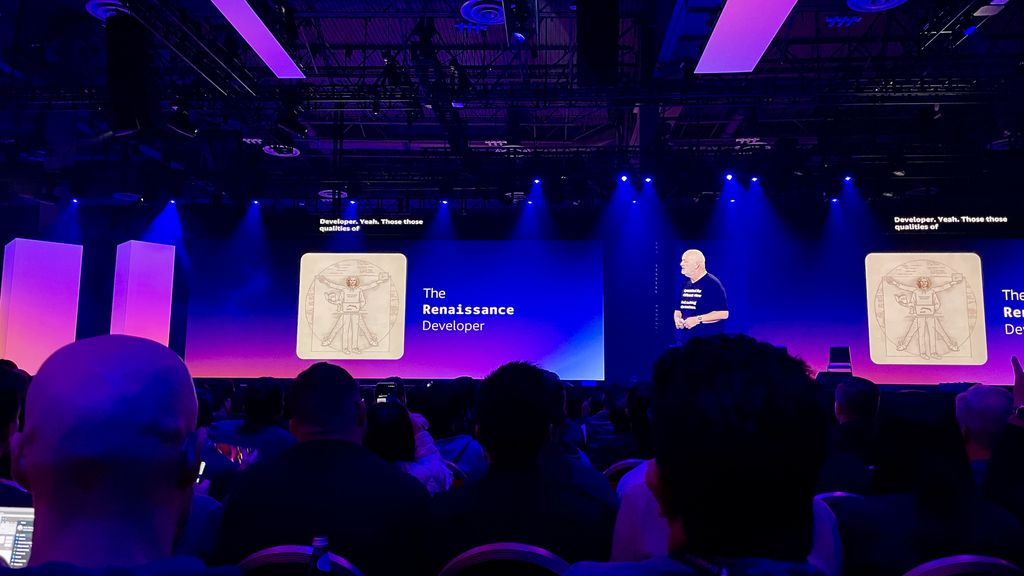 Para Vogels, devs precisam agir como os pensadores multidisciplinares do Renascimento (Imagem: Bruno De Blasi/Canaltech)