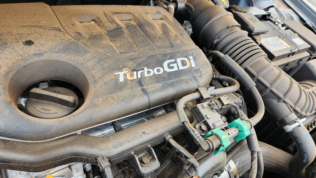 Motor turbo segue sendo um dos destaques do hatch da Hyundai (Imagem: Felipe Ribeiro/ Canaltech)