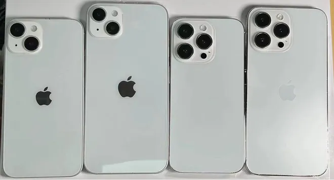 Foto exibe protótipos de design da linha iPhone 14 com dois modelos com tela de 6,7 polegadas e dois com 6,1 polegadas, cada tamanho contendo uma versão premium e uma versão comum (Imagem: Reprodução/Sonny Dickson)